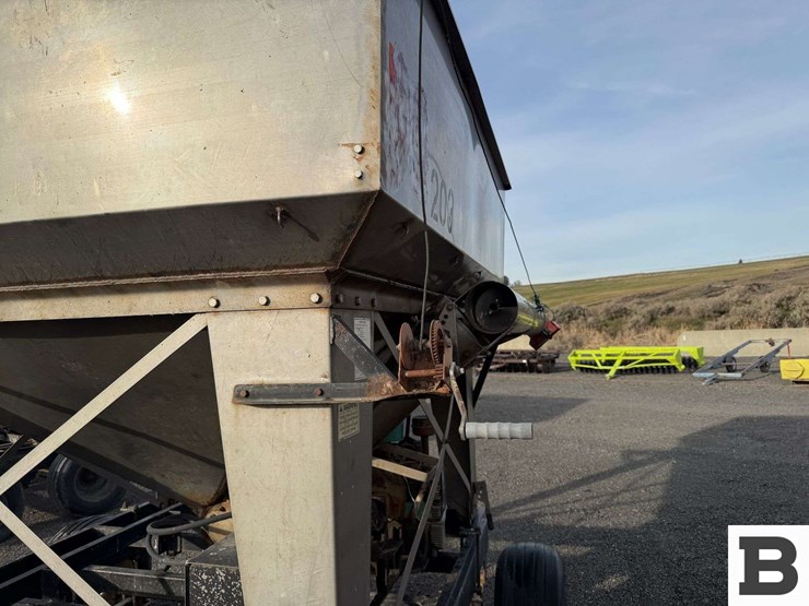 willmar-seed-tender-trailer-image-8