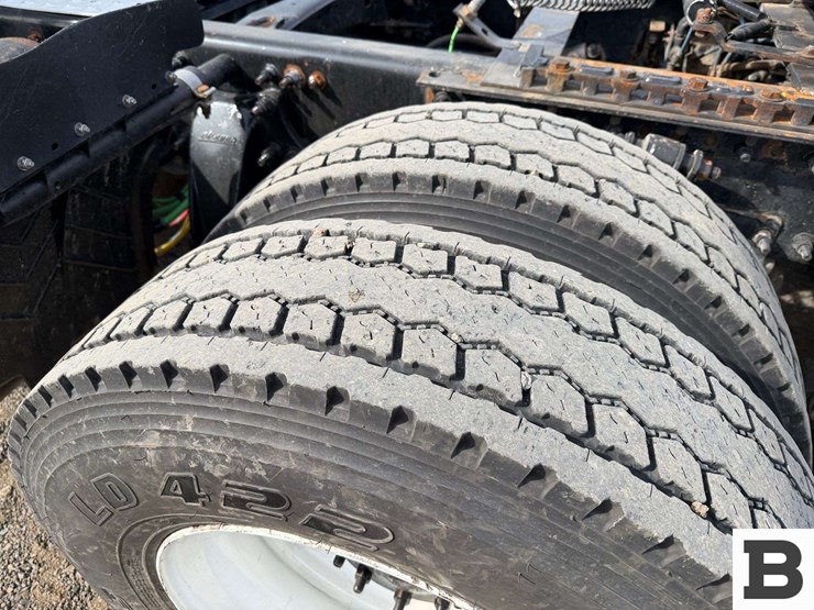 2017-freightliner-cascadia-125-image-17