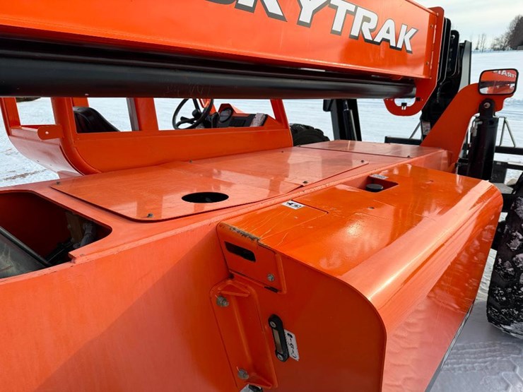 2018-sky-trak-10054-image-43