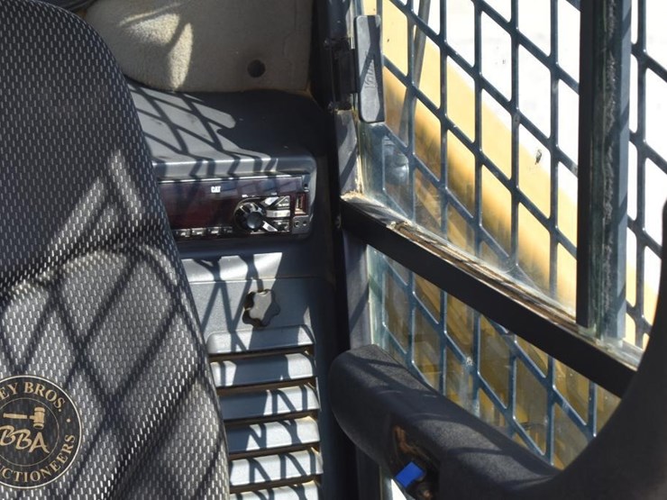 2020-caterpillar-299d3-image-49