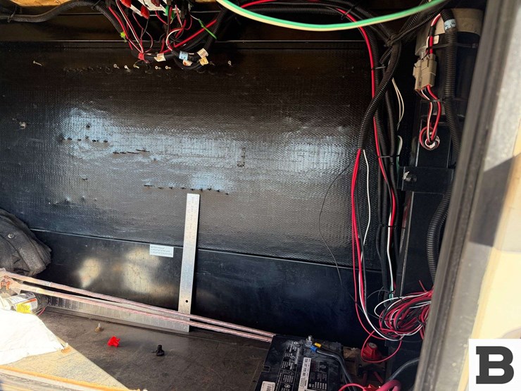 2018-keystone-sprinter-5th-wheel-trailer-image-12