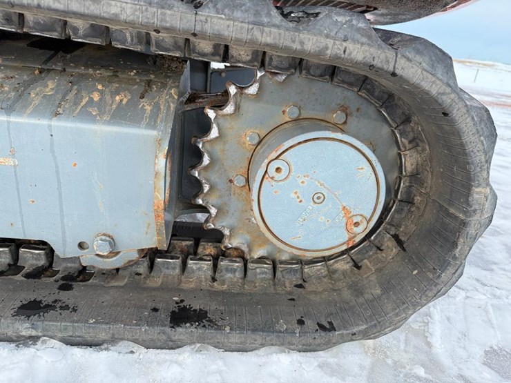 takeuchi-tb240-image-8