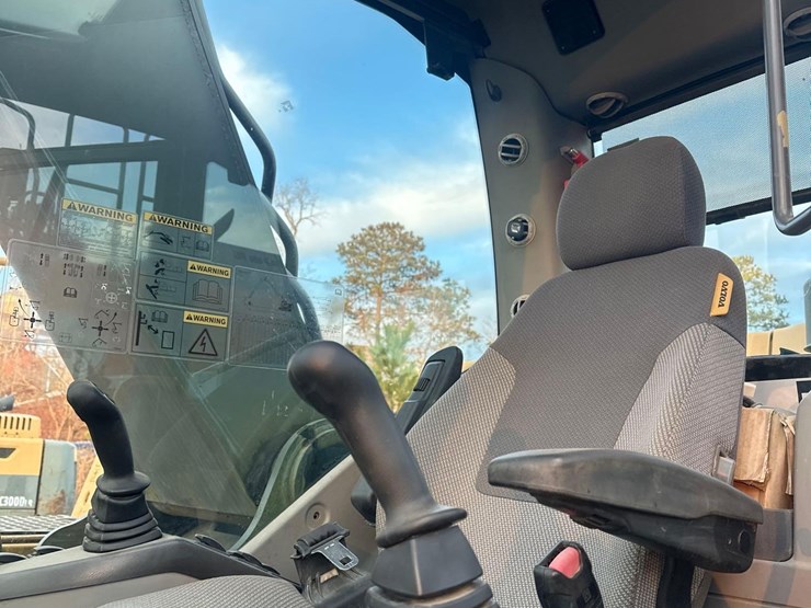 2014-volvo-ec250d-lr-image-16