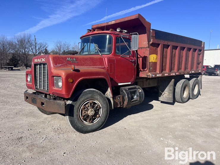 1989-mack-rd690s-image-1