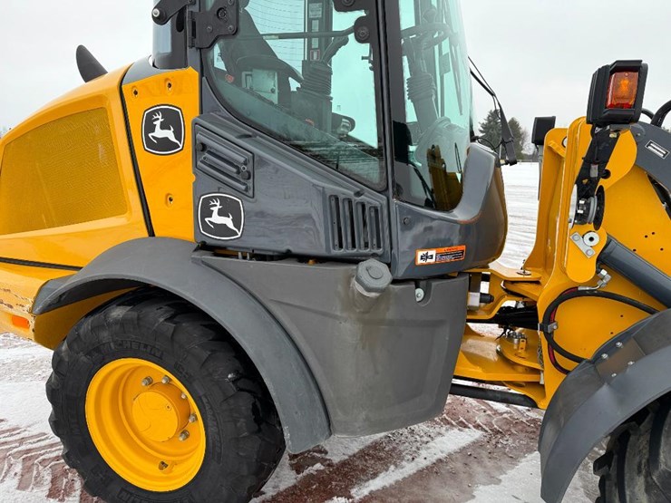 2019-deere-244l-image-15