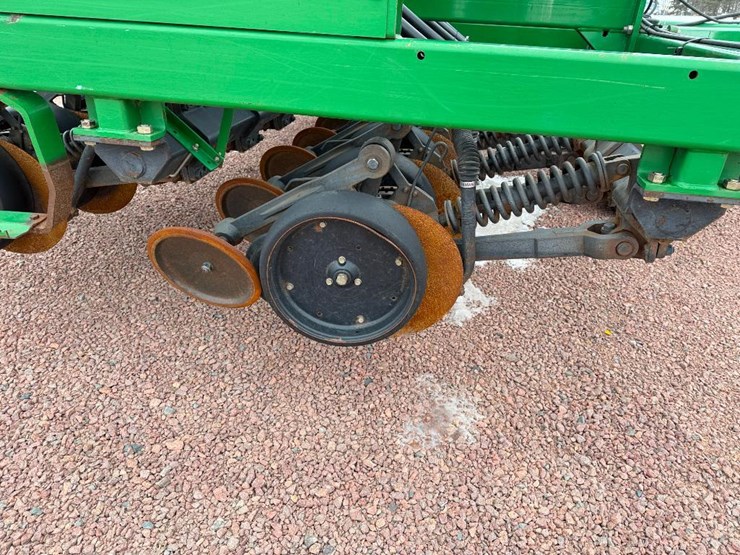 2010-john-deere-1590-image-29