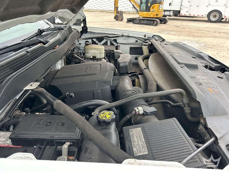 2015-chevrolet-silverado-2500hd-image-8