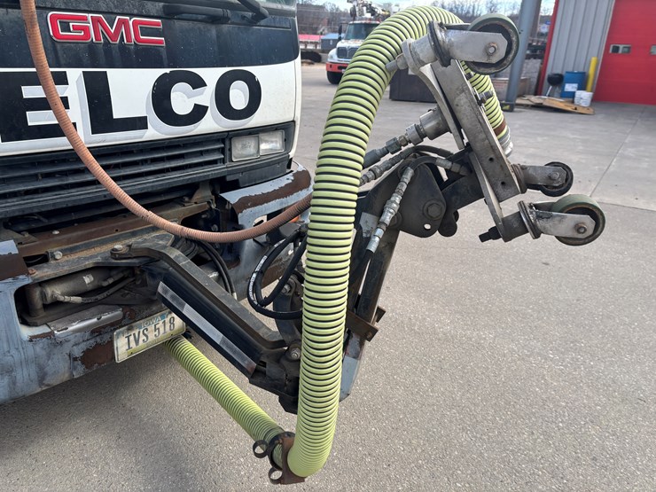 2005-gmc-t7500-image-13