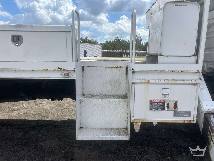 1999-freightliner-fl80-image-31