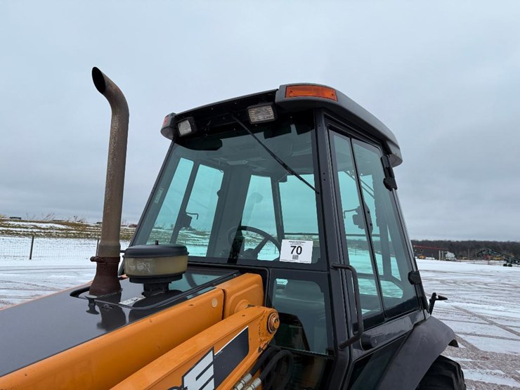 2011-case-570m-xt-image-16