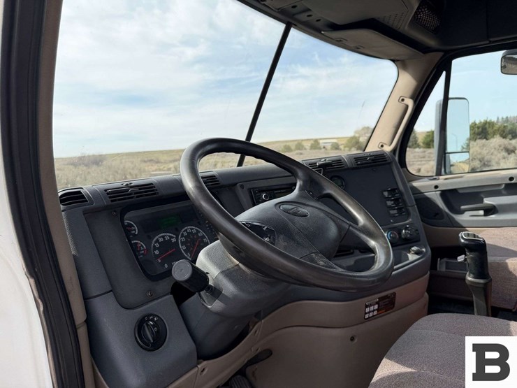 2017-freightliner-cascadia-125-image-59