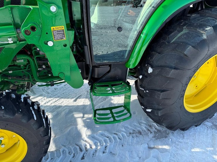 john-deere-4052r-image-11