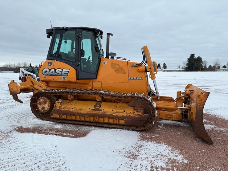 2011-case-1650l-xlt-image-3