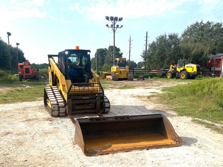 2023-caterpillar-249d3-image-12