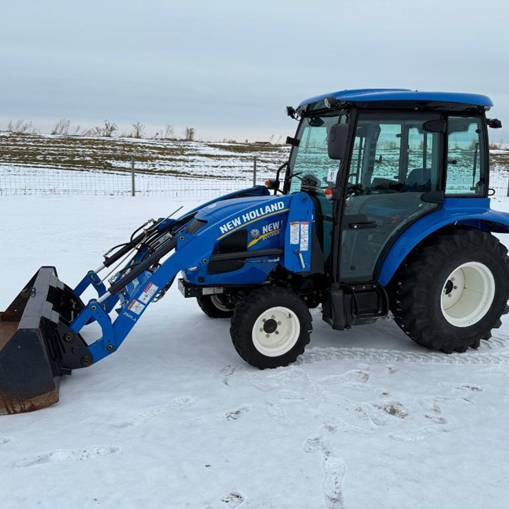 NEW HOLLAND BOOMER 37