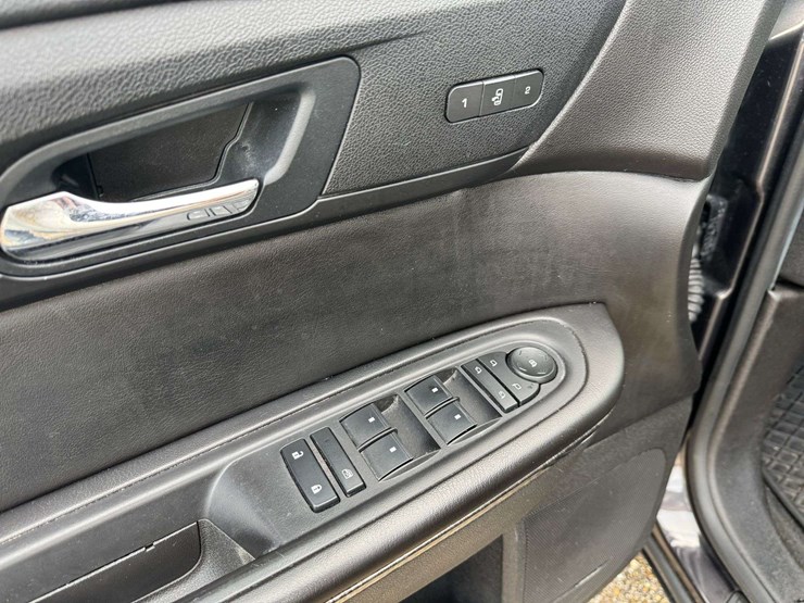 2016-gmc-acadia-slt-image-10