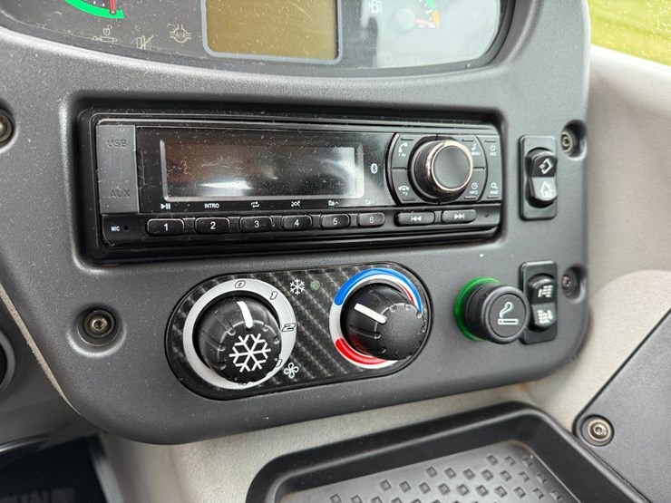 2022-new-holland-w80c-image-55