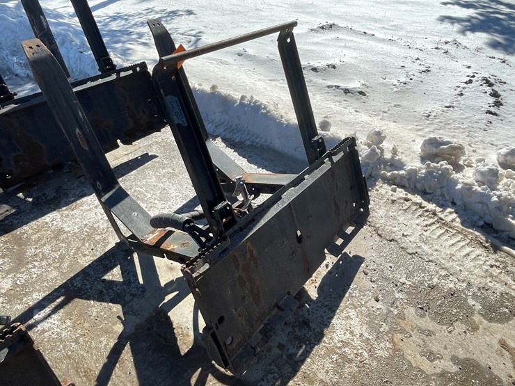 #170-•-boss-quick-cube-skid-steer-mount-salt-spreader-(1)-attachment-&-(2)-cubes-image-10