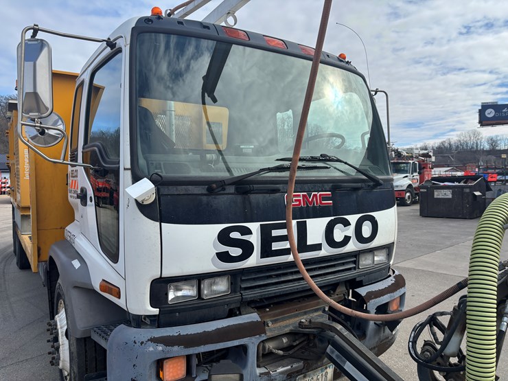 2005-gmc-t7500-image-11