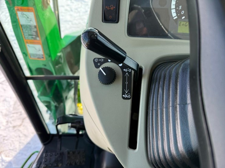 john-deere-4052r-image-54