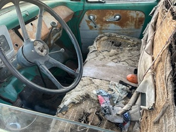 1959-international-b-image-3