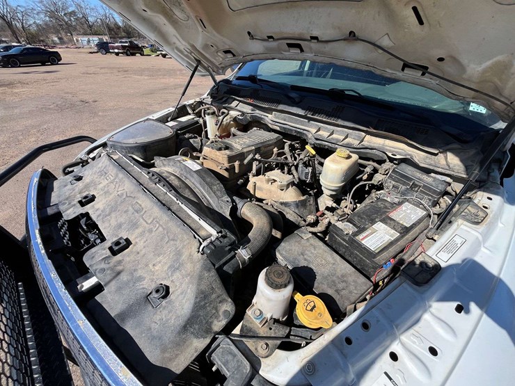 2014-dodge-ram-5500-image-32