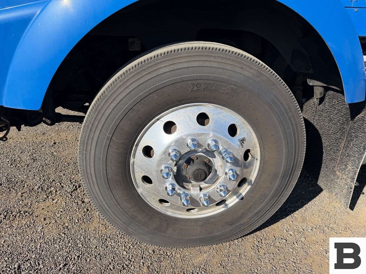 2015-kenworth-t800-image-10