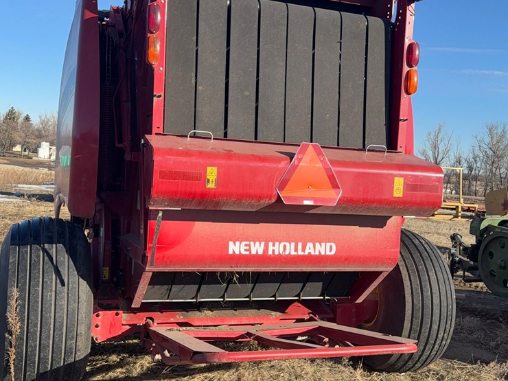 2020-new-holland-560-roll-belt-round-baler-image-13