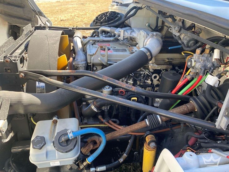 2005-freightliner-m2-106-image-6