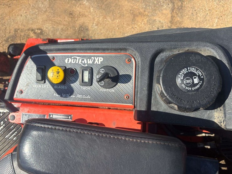 badboy-outlaw-xp-61"-zero-turn-mower-(723.8-hours)-image-8