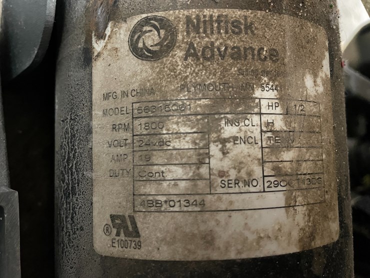 #304-•-advance-aqua-plus-carpet-extractor-image-22