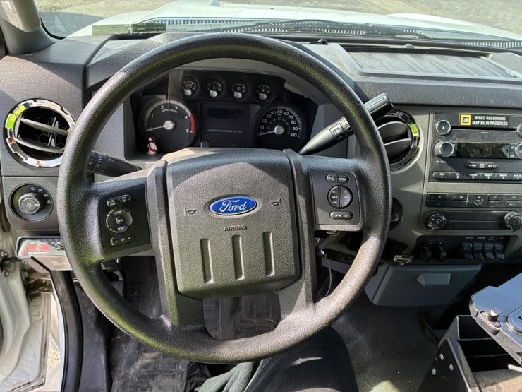 2011-ford-f550-image-11