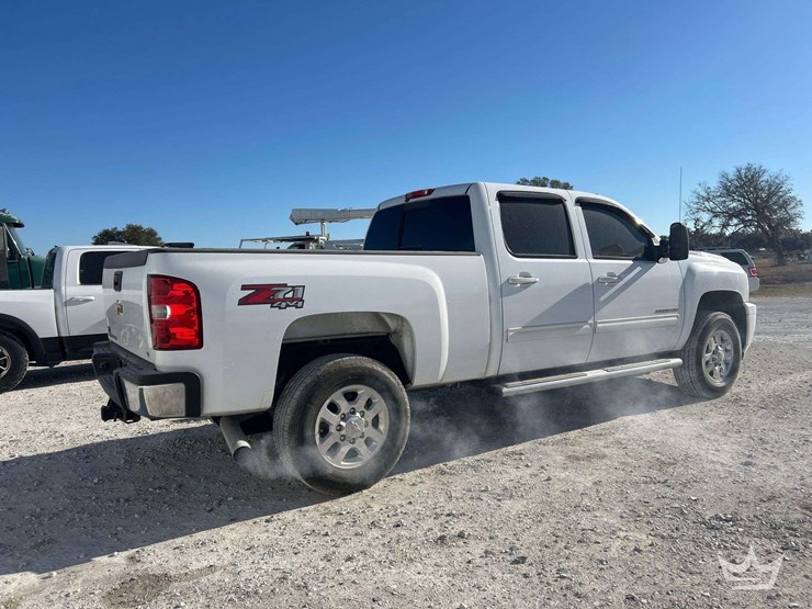 2014-chevrolet-silverado-2500hd-image-3