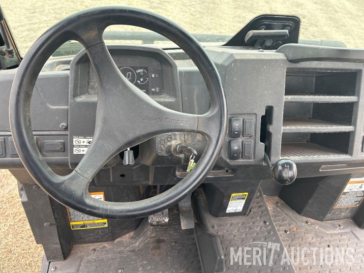 2022-john-deere-gator-image-42