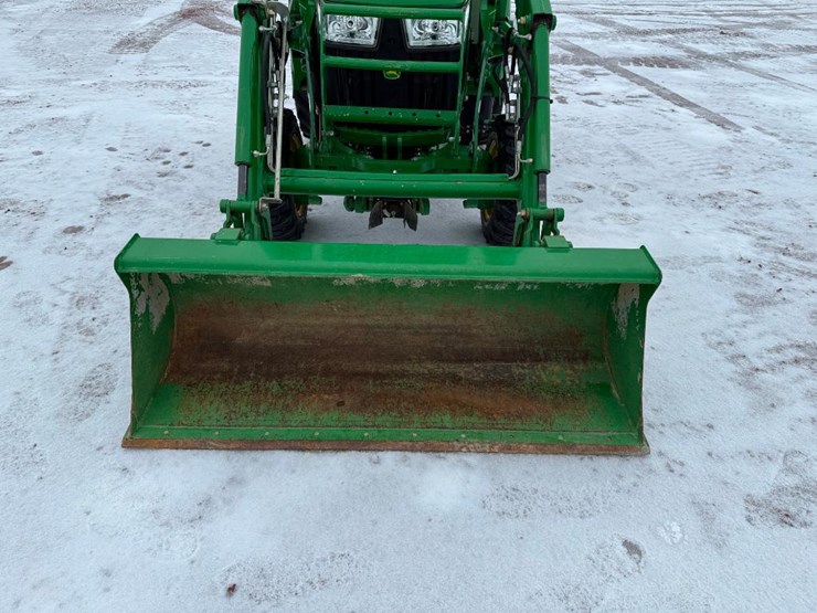 john-deere-3033r-image-28