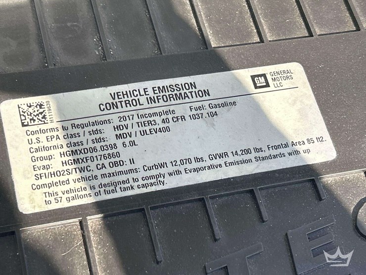 2017-chevrolet-express-3500-image-11