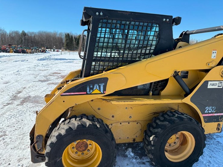 caterpillar-252-image-10