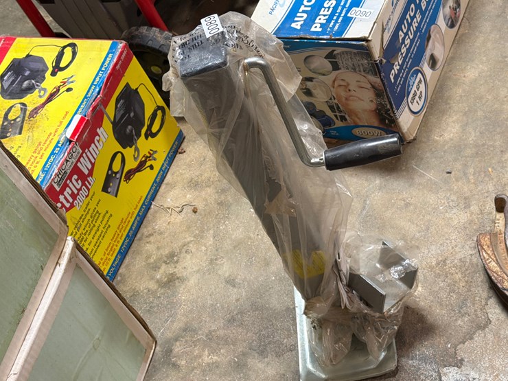 #89-•-trailer-jack-image-1