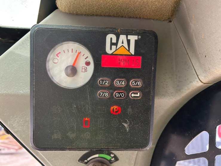 2015-caterpillar-259d-image-21