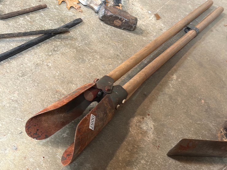 #57-•-post-hole-diggers-image-1