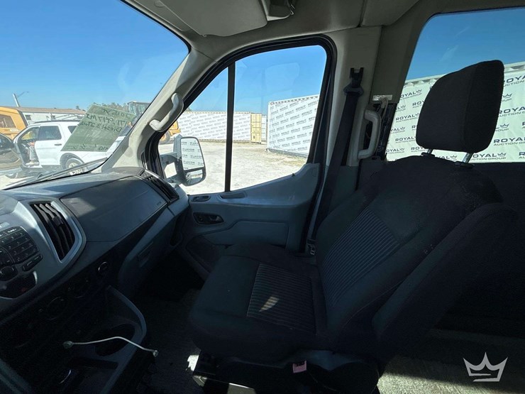 2015-ford-transit-image-24