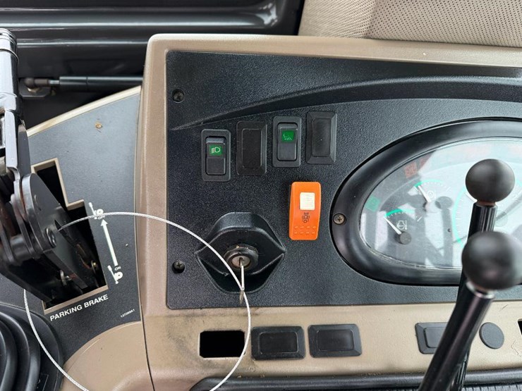 2011-case-570m-xt-image-62