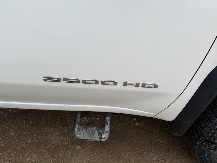 2020-gmc-2500hd-image-37