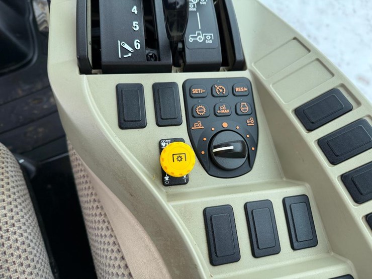 john-deere-3033r-image-52