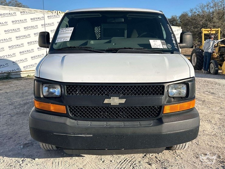 2015-chevrolet-express-2500-image-29