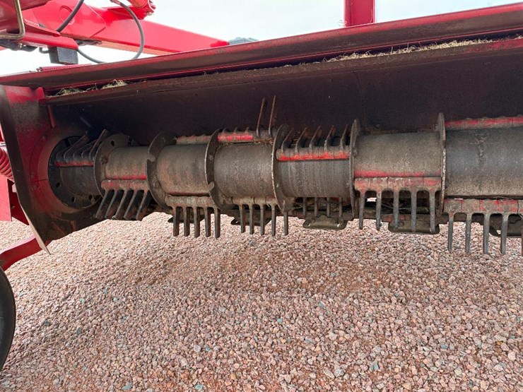 new-holland-210-image-23