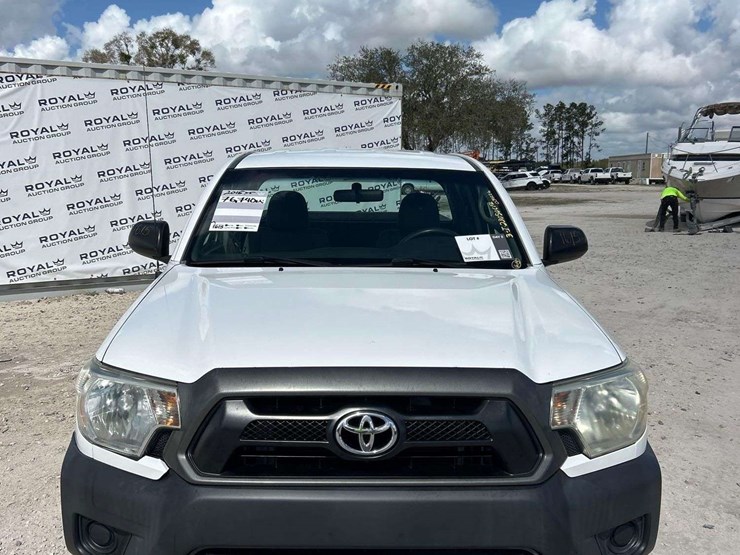 2015-toyota-tacoma-image-24