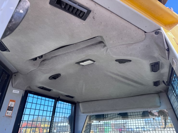 2002-deere-650h-lgp-image-23