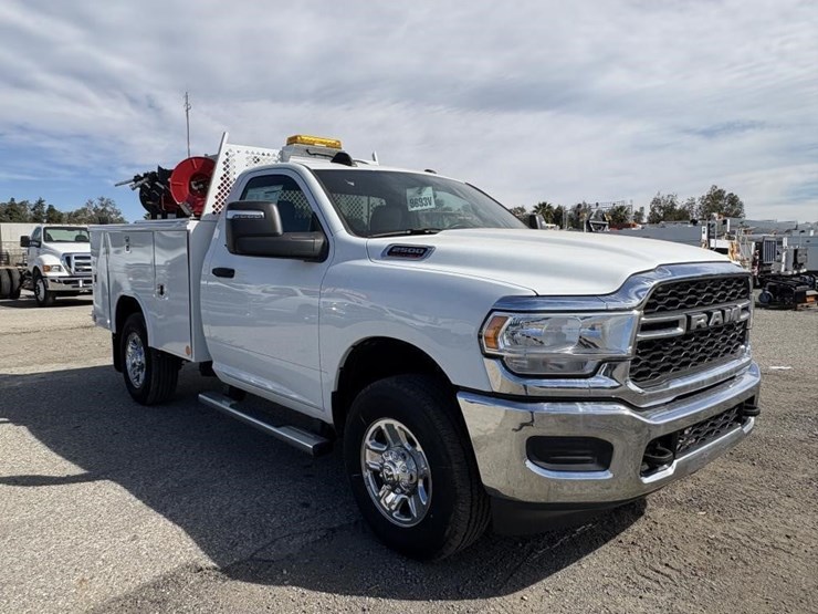 2024-dodge-2500-image-2