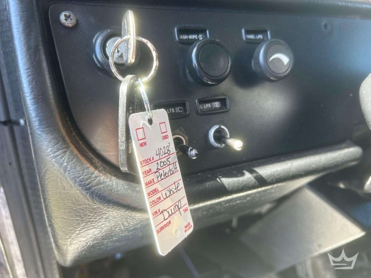 2005-peterbilt-357-image-40